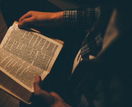Shared Lectio Divina. Photo credit: Priscilla du Preez on UnSplash.